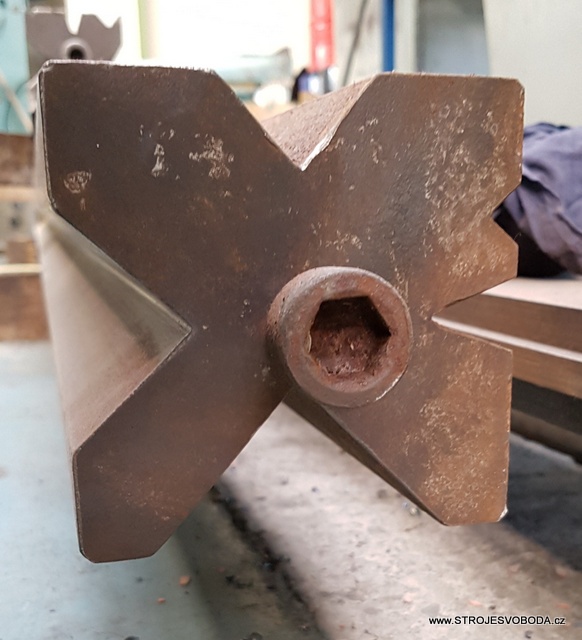 Prizmatická lišta 5000x120x120 (2 - PRIZMATICKA LISTA (3).jpg)